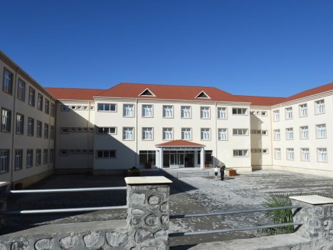 İlin sonuna 102 məktəb binası tikiləcək