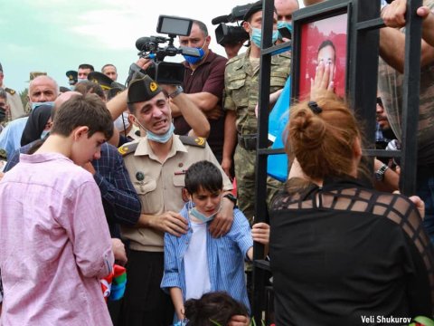 Şəhid generalımızın və polkovnikimizin dəfnindən FOTOLAR