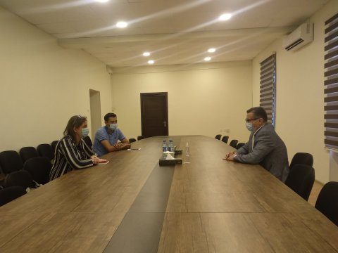 Novruz Aslan Qızıl Xaç-ın nümayəndəsi ilə görüşüb