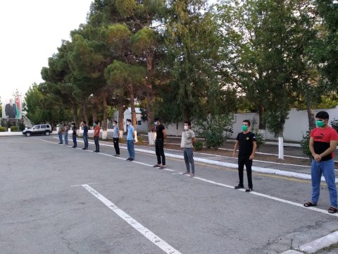 Yeyib-içmək məclisi təşkil edən gənclər cərimələndi - FOTO