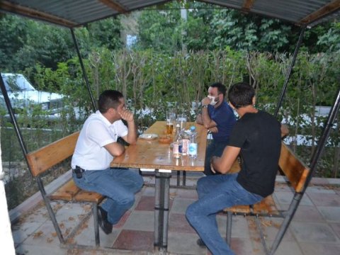 Karantini pozan kafe sahibi və müştəriləri CƏRİMƏLƏNDİ