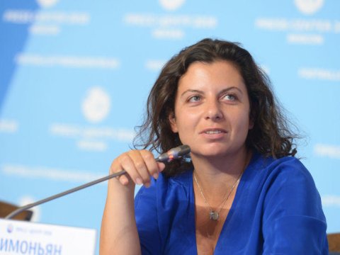 Simonyan Paşinyanı “topa tutdu”: “Siz bununla da “rus dostlar”ın üzünə tüpürdünüz!”