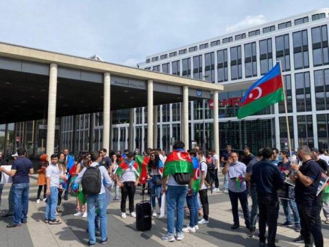 Kölndə yaşayan azərbaycanlılar da ordumuza dəstək verdi