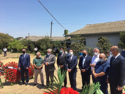 Deputatlar Masallıda şəhid mayorun məzarını ziyarət edib - FOTOLAR