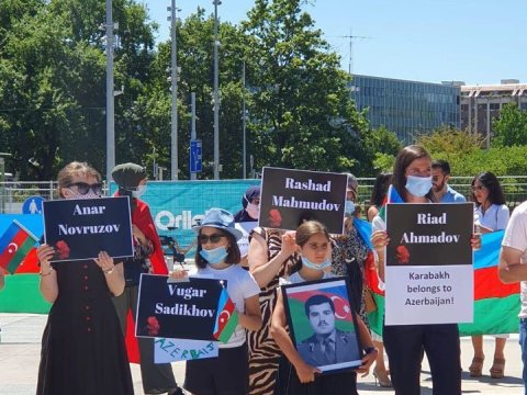 Milli Qəhrəmanın qızı BMT-nin önündə etiraz aksiyası keçirdi - FOTO