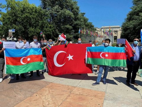 Soydaşlarımız BMT-nin İsveçrədəki qərargahı önündə etiraz ediblər - FOTO