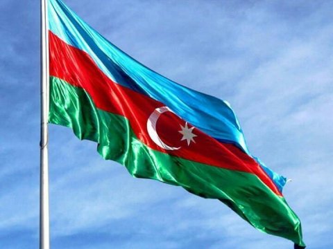 Yüksəklikdə dalğalanan qürur bayrağımız