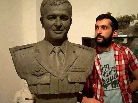 Tələbə şəhid generalın büstünü HAZIRLADI - FOTO  