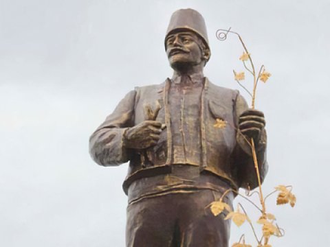 Ukraynada Lenin bolqara “çevrildi”