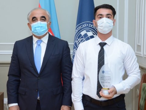 UNEC məzunu ölkə üzrə ən yüksək nəticəni əldə edib