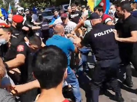Daha bir ölkədə ermənilər azərbaycanlılara hücum etdi - FOTOLAR