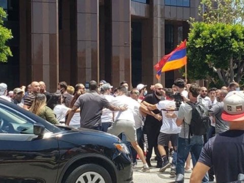 Los-Ancelesdə yaşayan azərbaycanlı: “Gördüm ki, erməninin biri üzümə alışqan yandırıb atır”