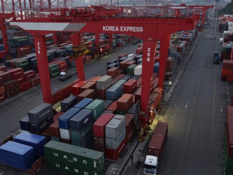 Cənubi Koreya iqtisadiyyatında tənəzzül başladı