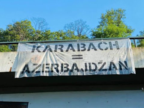 Praqanın mərkəzi körpüsünün üzərindən 