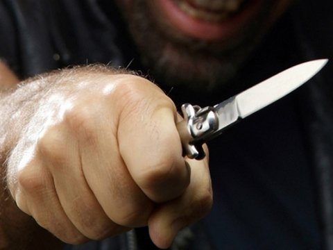 Bakıda kişi bacısına və yeznəsinə 18 bıçaq zərbəsi vurdu