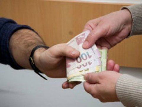 İcra nümayəndəsi və bələdiyyə sədrinin müavini rüşvət alarkən YAXALANDILAR