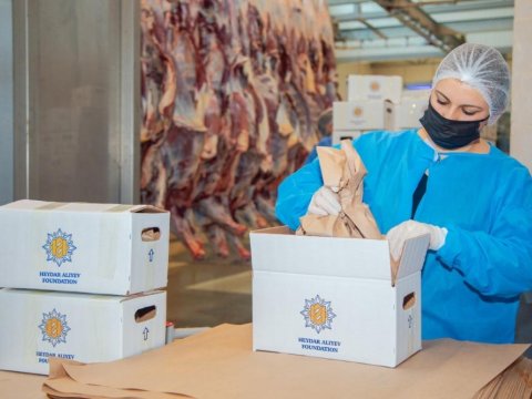 Heydər Əliyev Fondu aztəminatlı ailələrə qurban payları çatdırıb - FOTOLAR