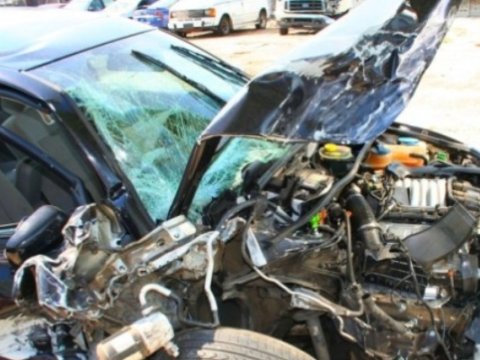 “Mercedes”lə traktor toqquşdu - Ölən və xəsarət alan var