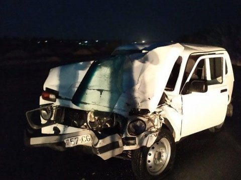 Şəmkirdə yük maşını minik maşını ilə toqquşdu: xəsarət alan var
