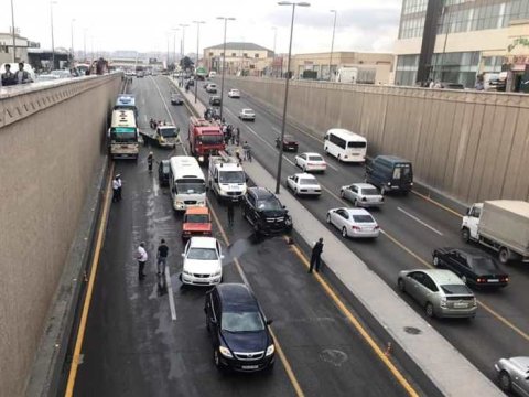 Bakıda iki sərnişin avtobusu toqquşub, yaralanan var - FOTO - YENİLƏNİB