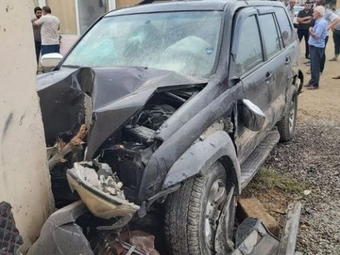 Salyandakı zəncirvari qəzada baş həkim ağır xəsarət aldı  