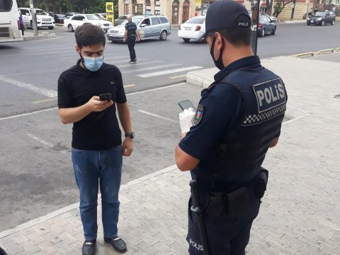 Bakı polisi küçə və avtobuslarda reydlər aparır - FOTO