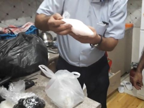 Polis 10 kiloqramdan çox narkotik götürdü