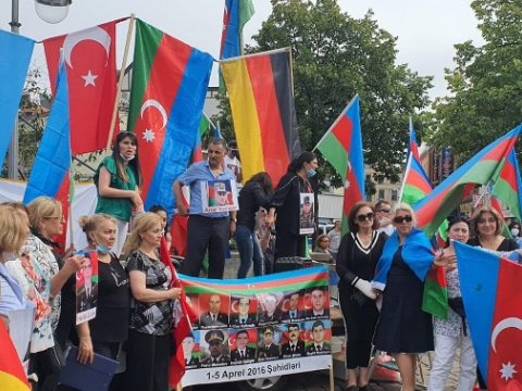 Hannover şəhərində Azərbaycan ordusuna dəstək mitinqi keçirilib