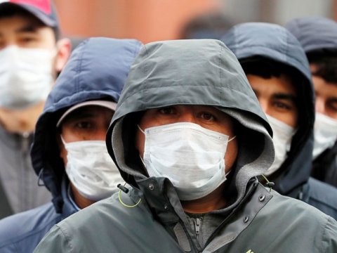 Hindistanda virusa yoluxanların sayı 2 milyon nəfəri keçdi