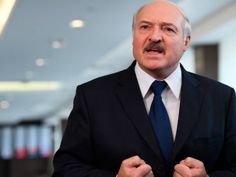 Lukaşenko virusa qəsdən yoluxdurulduğunu bildirib