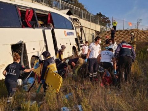 İstanbulda avtobus qəzası - 5 ölü, 25 yaralı