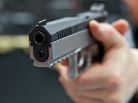 Bakıda polis onu bıçaqlayan oğrunu güllələdi