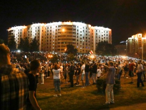 Belarusda seçkisonrası TOQQUŞMALAR – Rezin güllələr, su şırnaqları, yaralı etirazçılar - FOTOLAR