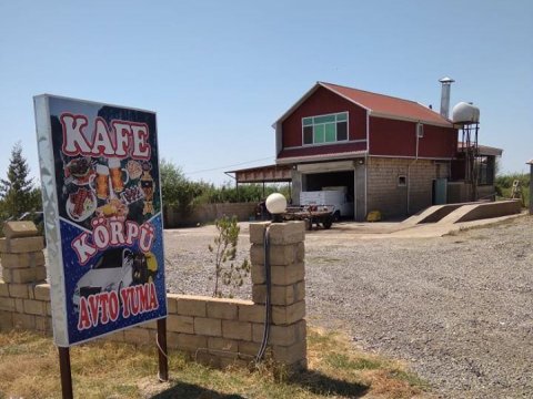 Karantini pozan daha bir kafenin sahibi və müştərilər cərimələnib