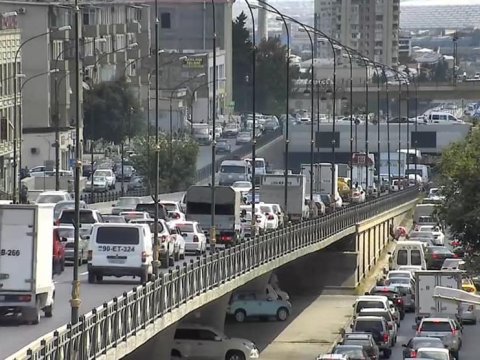 Ziya Bünyadov prospektindəki qəza tıxaca səbəb oldu - FOTO