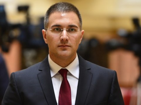 Serbiyanın Daxili İşlər naziri Bakıda jurnalistlərə açıqlama verdi