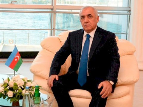 Əli Əsədov bu şirkətin icraçı direktoru ilə telefonda danışdı