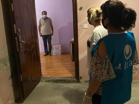 Dövlət Komitəsi köçkün ailəsini nəzarətə götürdü - FOTO