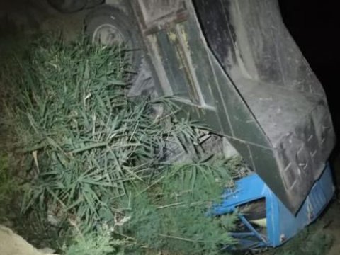Sumqayıtda yük maşını kanala aşdı