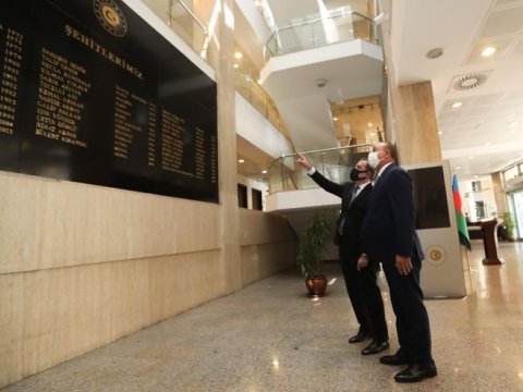 Ceyhun Bayramov terror qurbanı olan şəhid diplomatları yad etdi