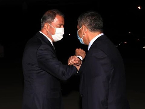 Hulusi Akar Bakıda belə qarşılandı - FOTOLAR