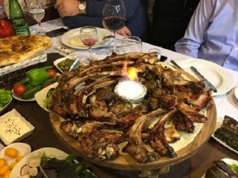 Yeyib-içmək məclisinin fotolarını sosial şəbəkədə paylaşanlar cərimələndi