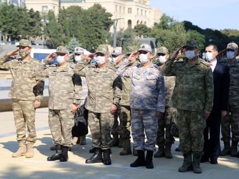 Azərbaycan və Türkiyə Müdafiə nazirləri Şəhidlər xiyabanında - FOTOLAR