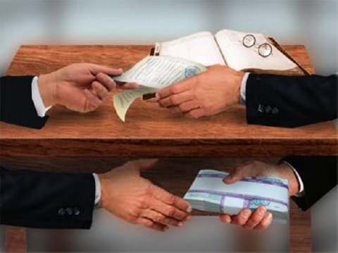 Azərbaycanda bir qrup vəzifəli şəxs rüşvət alarkən YAXALANDI