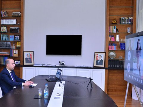 Nazir şagirdlərlə onlayn görüşdü
