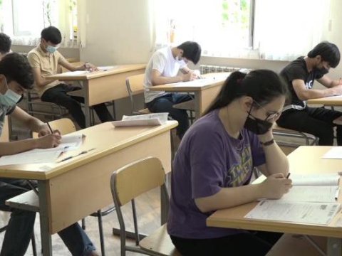 İlk qəbul imtahanı başa çatdı - 3 nəfər imtahandan qovuldu