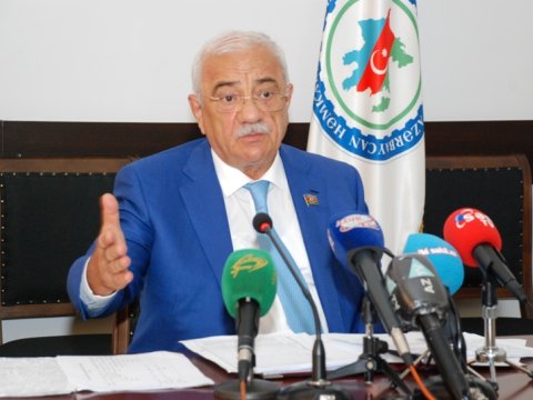 Səttar Möhbalıyev jurnalistlərlə mətbuat konfransı keçirib  