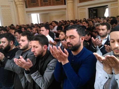 Prezidentin köməkçisi dindarlara müraciət etdi