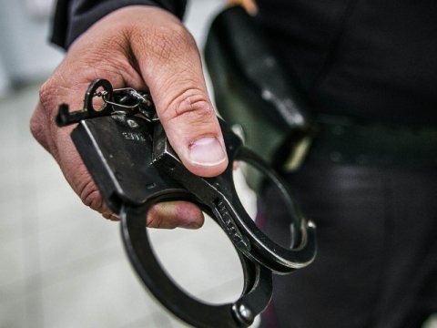 Anasını öldürmək istəyən gəncin məhkəməsi başlayır