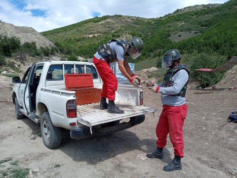 Qazaxda təhlükəli top mərmisi tapıldı - FOTO